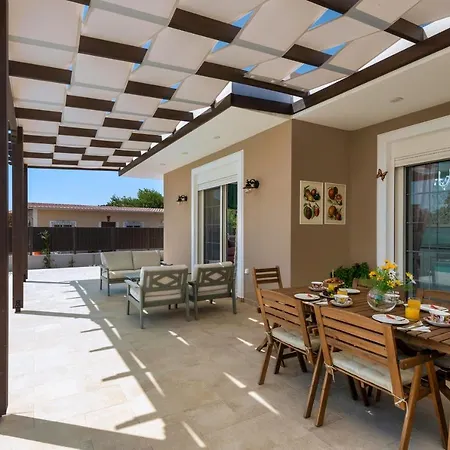 Villa Cypress View Boutique