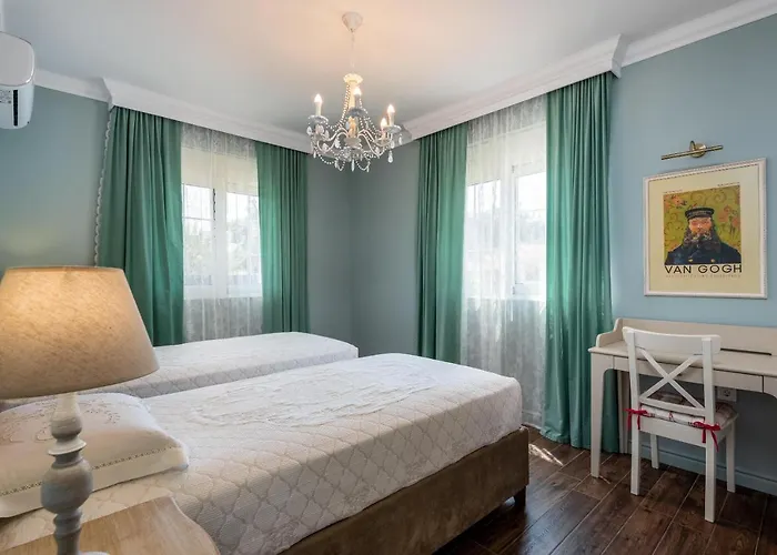 Cypress View Boutique Asgourou