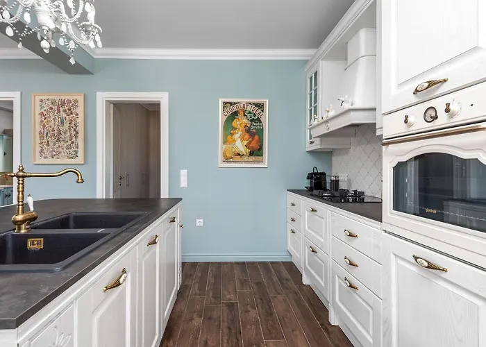 Cypress View Boutique Asgourou