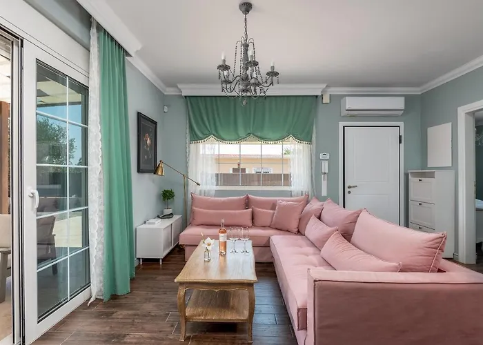 Cypress View Boutique Asgourou