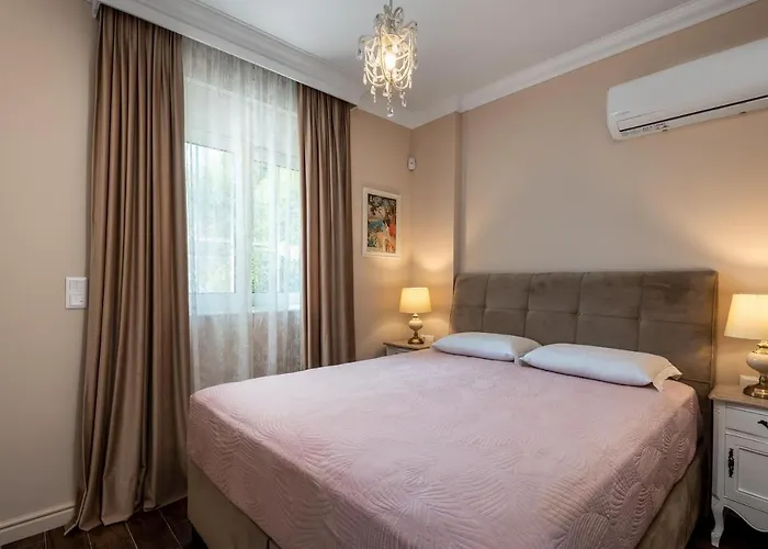 Cypress View Boutique Asgourou