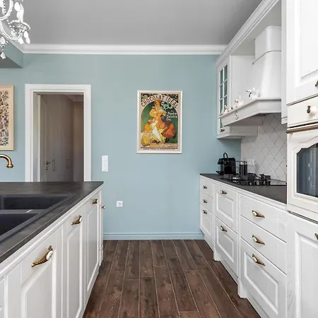 Cypress View Boutique Asgourou