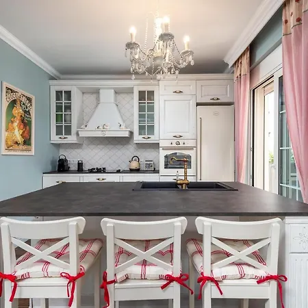 Cypress View Boutique Asgourou