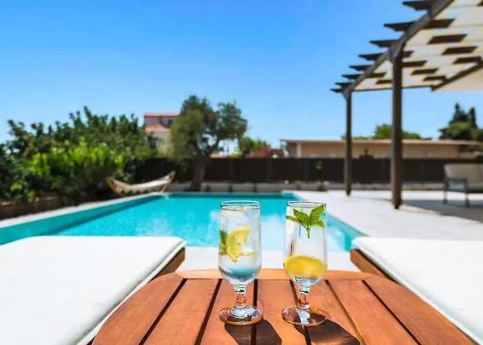 Cypress View Boutique Asgourou